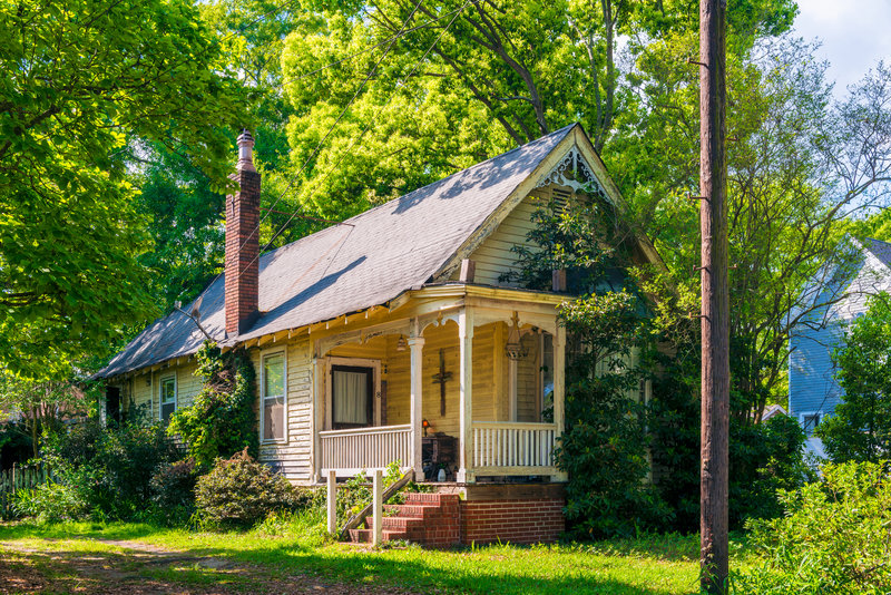 an old house in alabama countryside